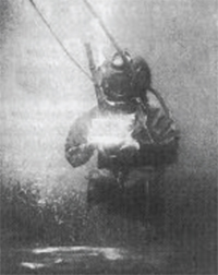 płetwonurek. Pierwsze zdjęcie pod wodą Louis Boutan w 1890
